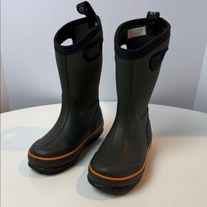 DSG Kids Snowbound Winter Boots. Kids Size 1. Dark Green, Orange Detail